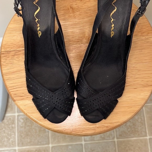 Nina satin evening shoes with black crystals - Picture 4 of 4